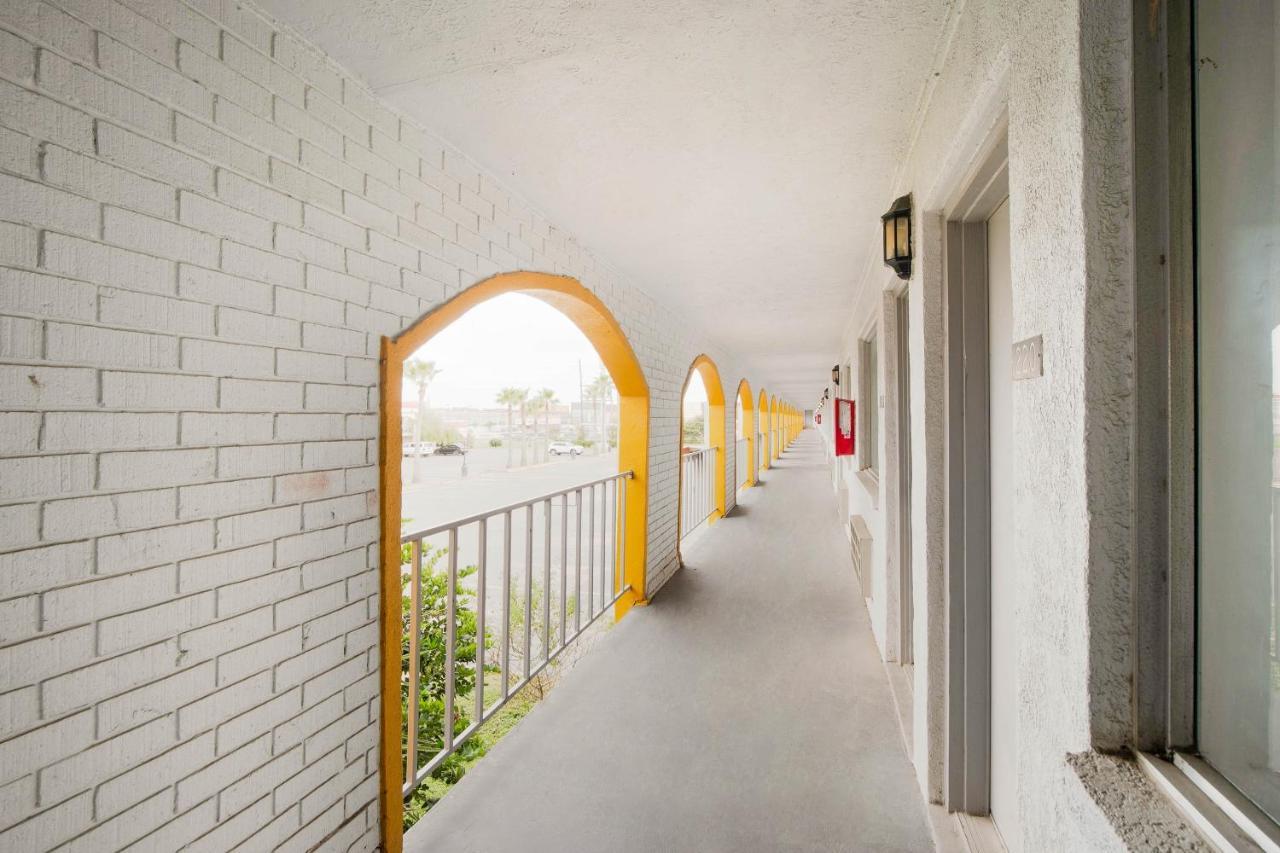 Hotel O Houston East Channelview I-10 ภายนอก รูปภาพ