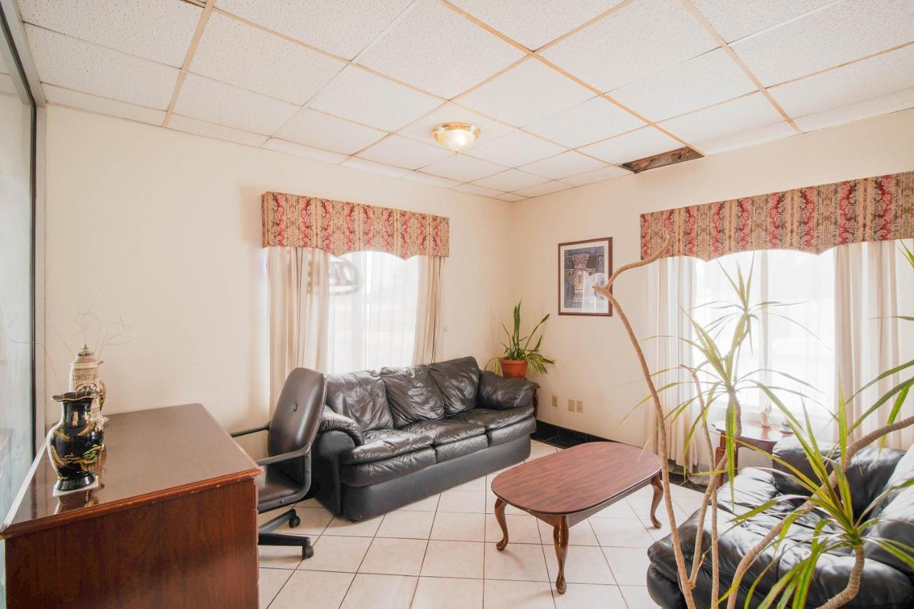 Hotel O Houston East Channelview I-10 ภายนอก รูปภาพ