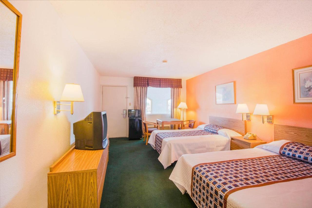 Hotel O Houston East Channelview I-10 ภายนอก รูปภาพ