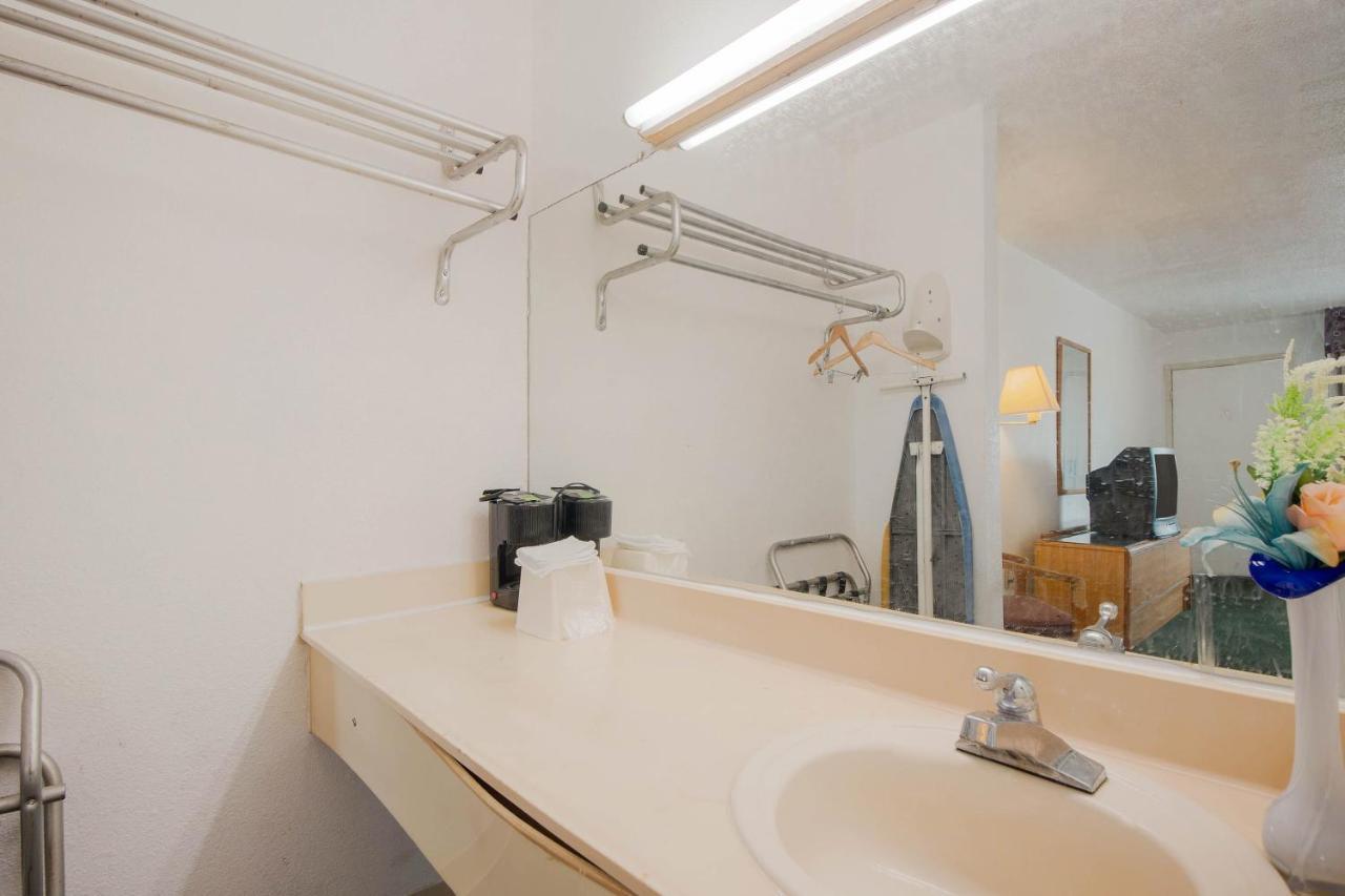 Hotel O Houston East Channelview I-10 ภายนอก รูปภาพ